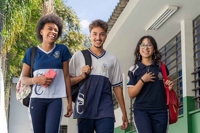 REDE ESTADUAL AMPLIA CURSOS TÉCNICOS, CONTRATA PROFESSORES E PREPARA KITS