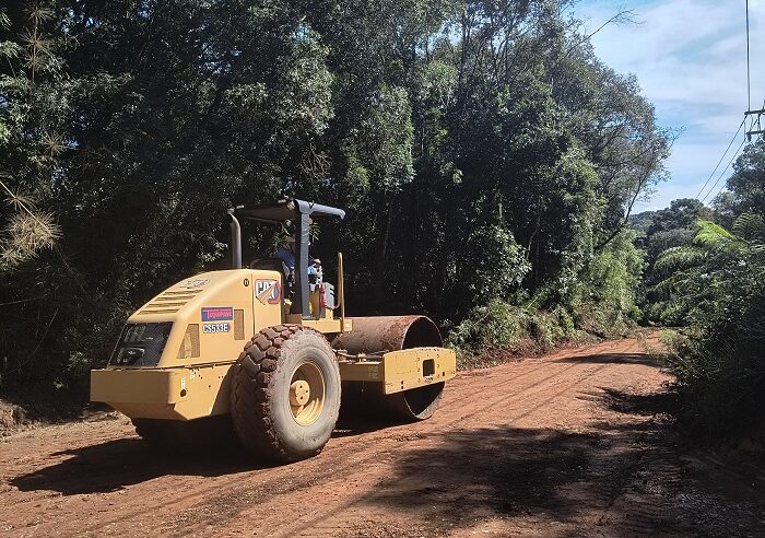 ESTRADA DO ALAGADOS RECEBE MANUTENÇÃO ATRAVÉS DO PROGRAMA ‘CAMINHOS DO AGRO’