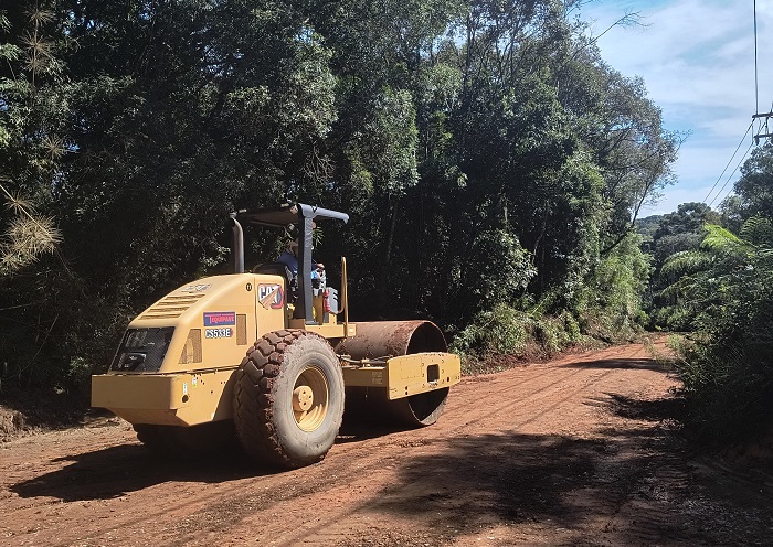 ESTRADA DO ALAGADOS RECEBE MANUTENÇÃO ATRAVÉS DO PROGRAMA ‘CAMINHOS DO AGRO’
