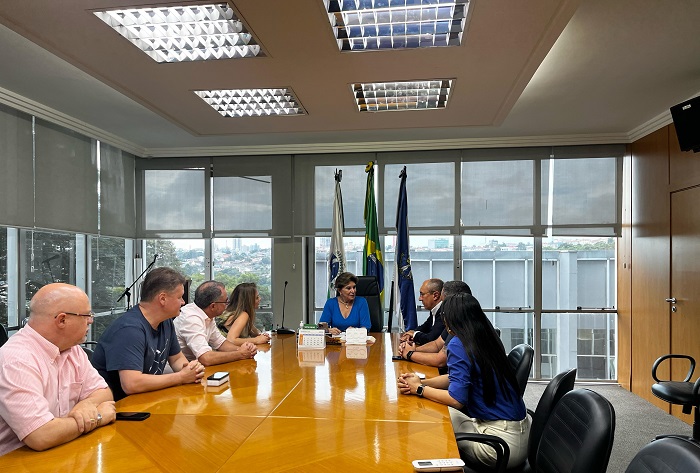 PREFEITA RECEBE EMPRESÁRIOS E DIZ QUE VAI SOLICITAR A AMPLIAÇÃO DOS VOOS