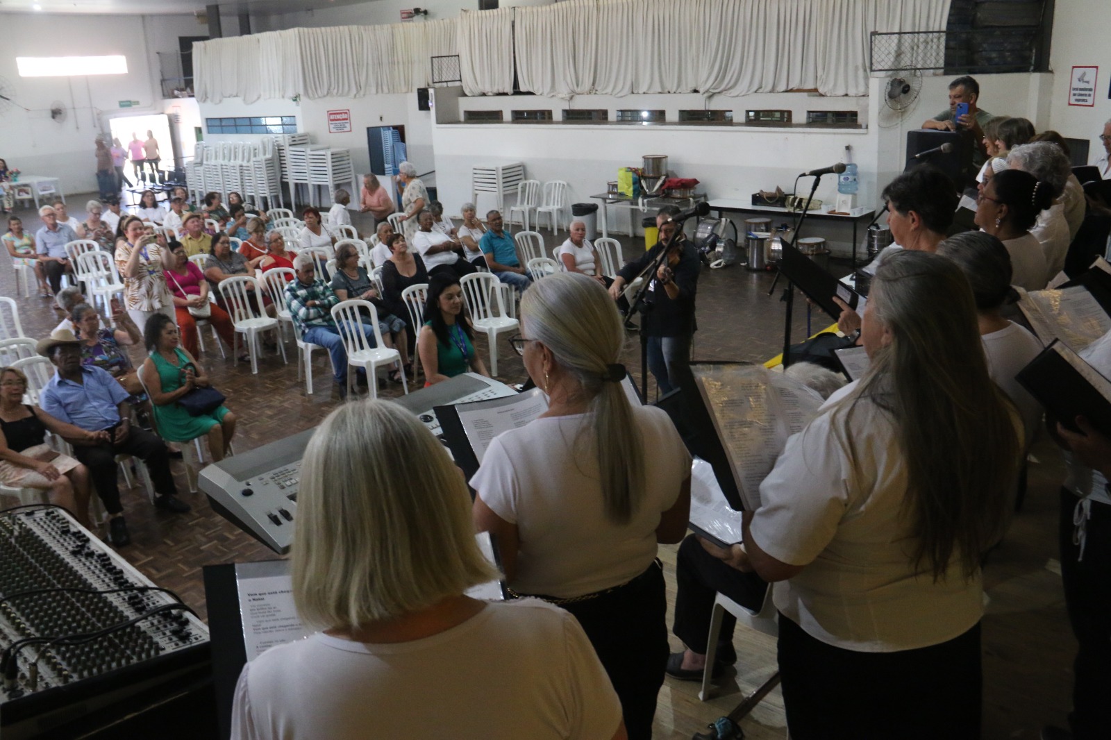 FASPG DESENVOLVE ATIVIDADES PARA A PESSOA IDOSA NA PRAÇA GETÚLIO VARGAS