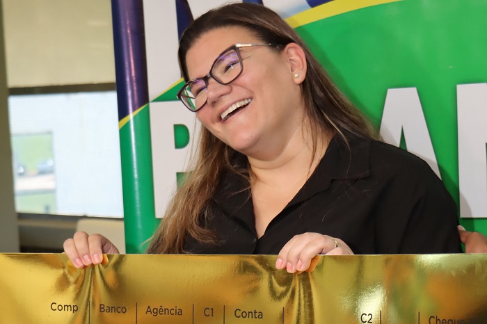 LONDRINENSE QUE GANHOU R$ 1 MILHÃO DO NOTA PARANÁ RECEBEU O PRÊMIO