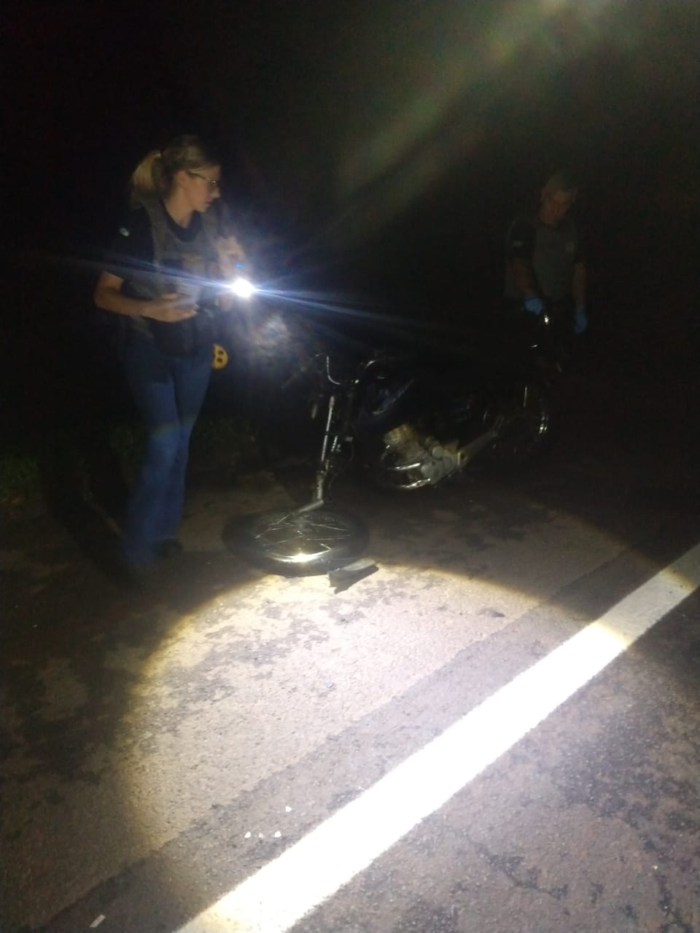 MOTOCICLISTA MORRE EM ACIDENTE ENVOLVENDO CARRETA NA PR-092