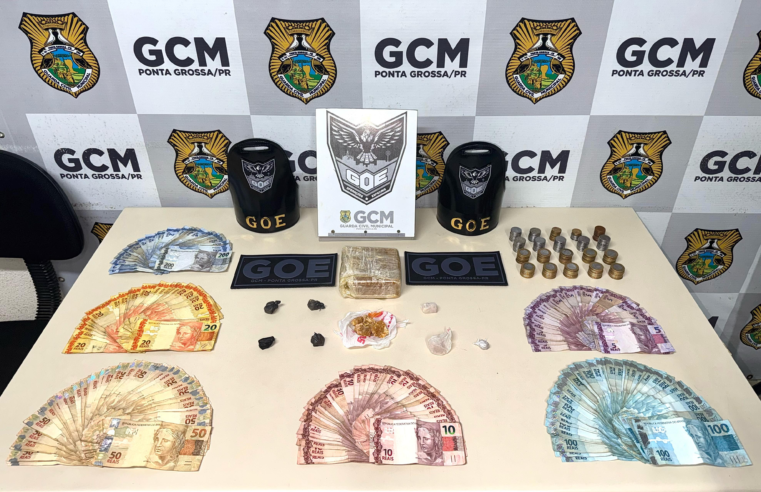 “VIOLÊNCIA DOMÉSTICA REVELA PONTO DE TRÁFICO: MEIO QUILO DE CRACK E 9 MIL REIAS”
