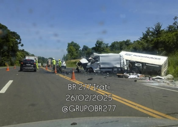 NA BR-277 EM IRATI: COLISÃO ENTRE VAN E CAMINHÃO; TRÂNSITO DESVIADO PRÓXIMO A ANILA
