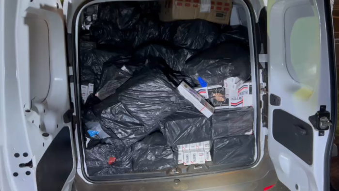 PRF APREENDE 15 MIL MAÇOS DE CIGARROS CONTRABANDEADOS NA BR-376