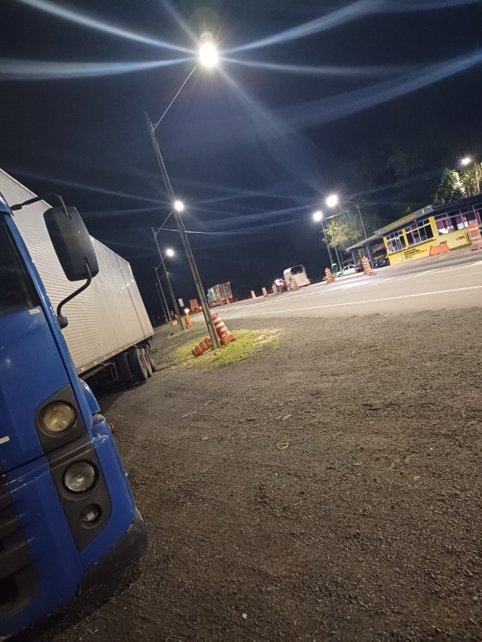 PRF AUTUA MOTORISTA DE CARRETA POR DESRESPEITO À LEI DO DESCANSO NA BR-373