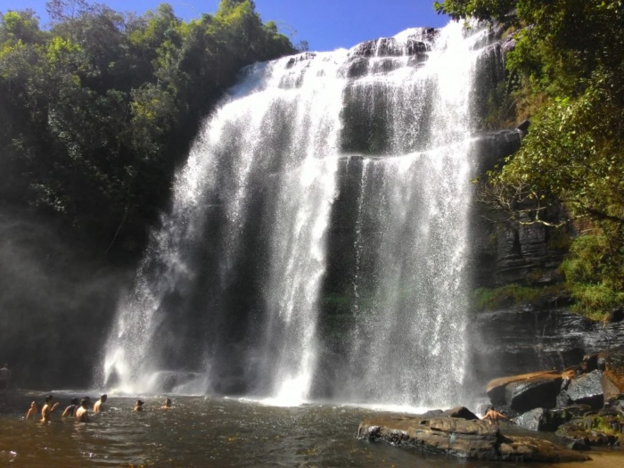 JOVEM DE COLOMBO MORRE AFOGADO NA CACHOEIRA DA MARIQUINHA 