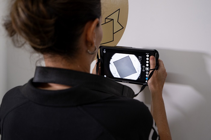 IMPRESSÕES DIGITAIS EM CENAS DE CRIME SÃO OBTIDAS POR TABLETS DE ÚLTIMA GERAÇÃO