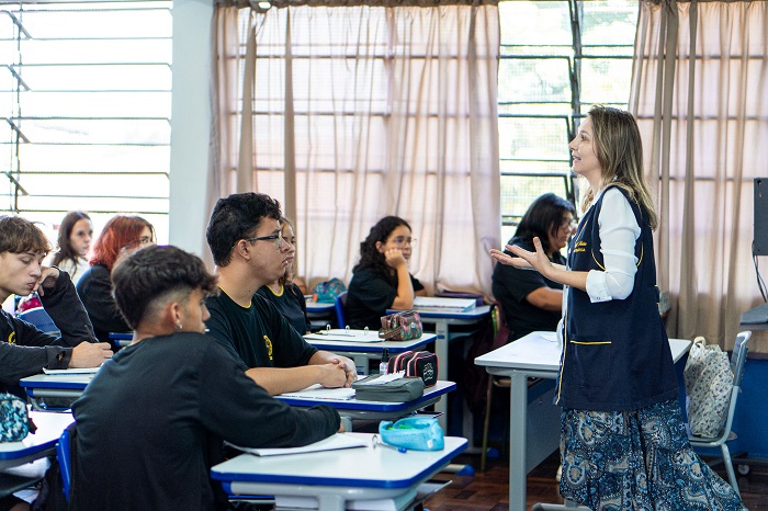 ESTADO GARANTE AOS PROFESSORES O DIREITO DE DOBRAR O PADRÃO