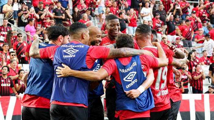 ATHLETICO VENCE O AZURIZ E AGUARDA O VENCEDOR DE CORITIBA X MARINGÁ
