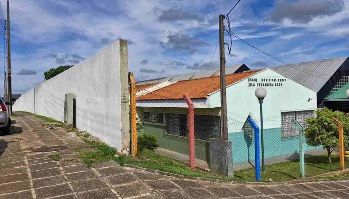 PREFEITURA INCENTIVA GRAFITEIROS COM “CIRCUITO ARTE RUA” NA ESCOLA ZILÁ BACH