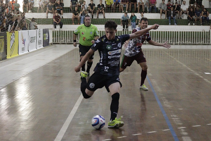 CONTORNO FUTSAL ESTREIA COM VITÓRIA SOBRE COLOMBO NA SÉRIE BRONZE: 4X1