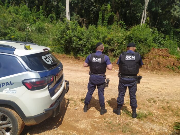 HOMEM É ENCONTRADO MORTO COM CORTES NO ABDÔMEN E PESCOÇO