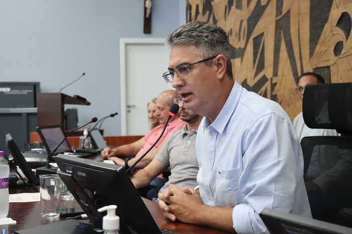 CÂMARA DERRUBA VETO E PREFEITURA TERÁ QUE IMPRIMIR ADESIVOS “AQUI MORA UM AUTISTA”