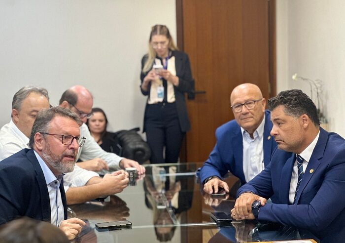 REUNIDO COM O PRESIDENTE DA SANEPAR RANGEL PEDE ABATIMENTO NAS CONTAS DE ÁGUA