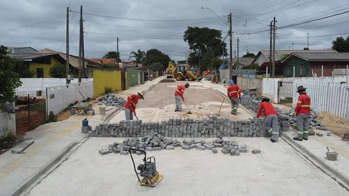 RUAS DO JARDIM TROPEIROS RECEBEM PAVIMENTAÇÃO EM PAVER