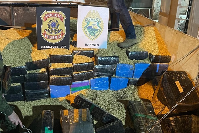 CAMINHÃO COM 2,3 TONELADAS DE MACONHA É APREENDIDO EM CASCAVEL