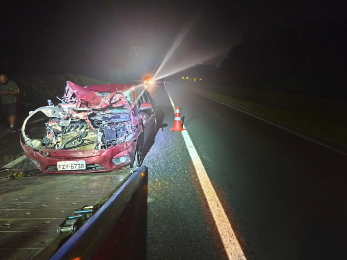 COLISÃO TRASEIRA NA PR-151 DEIXA PASSAGEIRA FERIDA