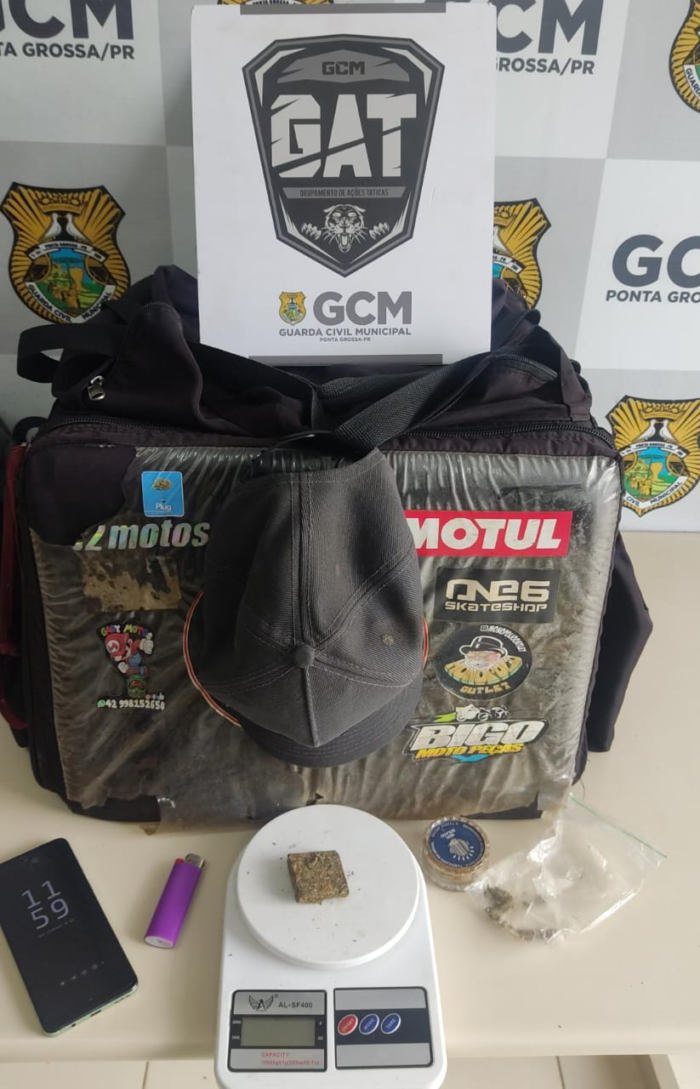 MOTOCICLISTA É PRESO POR DIRIGIR PERIGOSAMENTE E PORTAR DROGAS