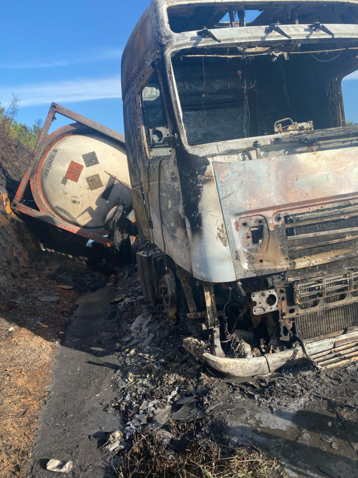 INCÊNDIO EM CAMINHÃO-TANQUE COM CARGA PERIGOSA INTERDITA BR-376