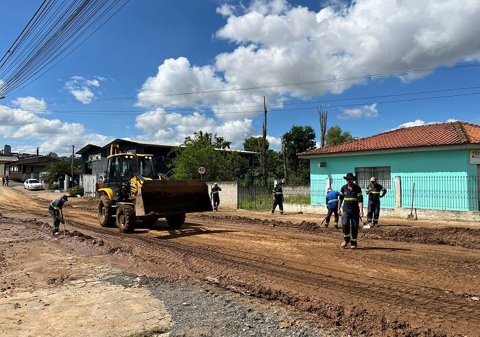 EQUIPES DA PREFEITURA ATENDEM OS BAIRROS ATINGIDOS PELA CHUVA DE TERÇA-FEIRA