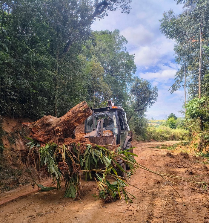 ‘CAMINHOS DO AGRO’ REALIZA MELHORIAS EM 130 QUILÔMETROS DE ESTRADAS RURAIS