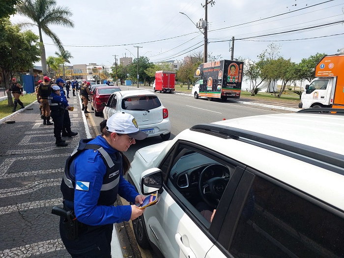 CAMINHADAS, PALESTRAS E BLITZE MARCAM O ‘MAIO AMARELO’ EM PONTA GROSSA