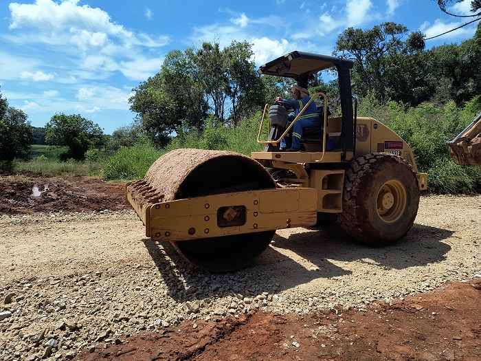 ‘CAMINHOS DO AGRO’ REALIZA MANUTENÇÃO DAS ESTRADAS RURAIS NOS DISTRITOS DE PG