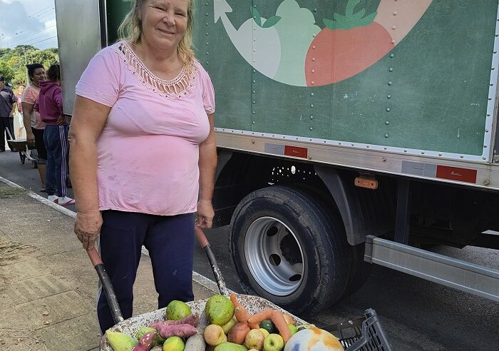 FEIRA VERDE COLABORA NO COMBATE À DENGUE TROCANDO RECICLÁVEIS POR ALIMENTOS