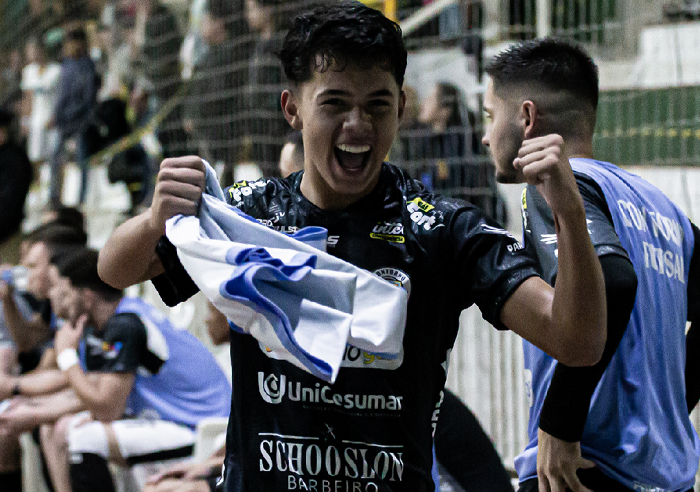 VITÓRIA EM GUARATUBA MANTÉM O CONTORNO FUTSAL NA LIDERANÇA DA ‘BRONZE’