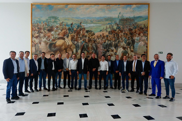 RATINHO JUNIOR RECEBE O EX-PRESIDENTE JAIR BOLSONARO NO PALÁCIO IGUAÇU