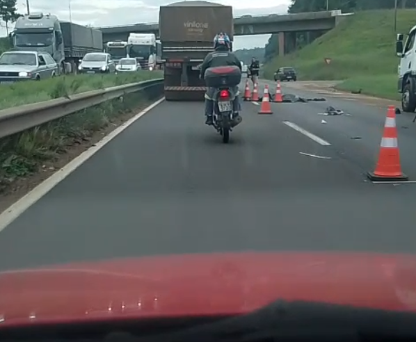 ATROPELAMENTO FATAL NA BR-376 EM PONTA GROSSA: HOMEM MORRE APÓS SER ATINGIDO POR CAMINHÃO