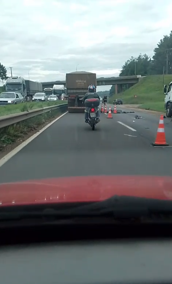 ATROPELAMENTO FATAL NA BR-376 EM PONTA GROSSA: HOMEM MORRE APÓS SER ATINGIDO POR CAMINHÃO