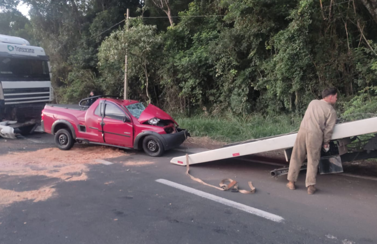 COLISÃO FRONTAL NA BR-376 RESULTA EM UMA MORTE E FERIMENTOS GRAVES
