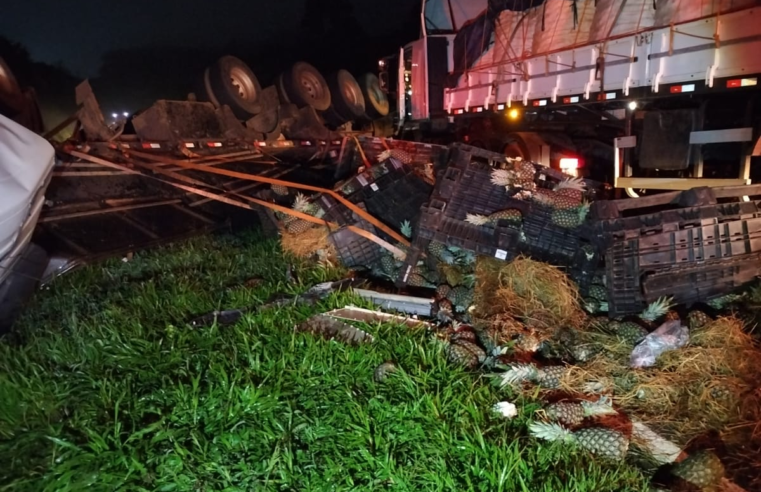 ACIDENTE ENVOLVENDO CARRETAS INTERDITA PR-151 ENTRE PIRAÍ DO SUL E CASTRO