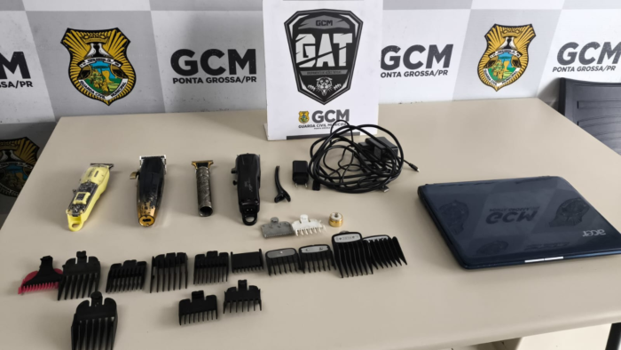 LADRÃO DE BARBEARIA É PRESO NO CENTRO COM PRODUTOS ESCONDIDOS EM BAR