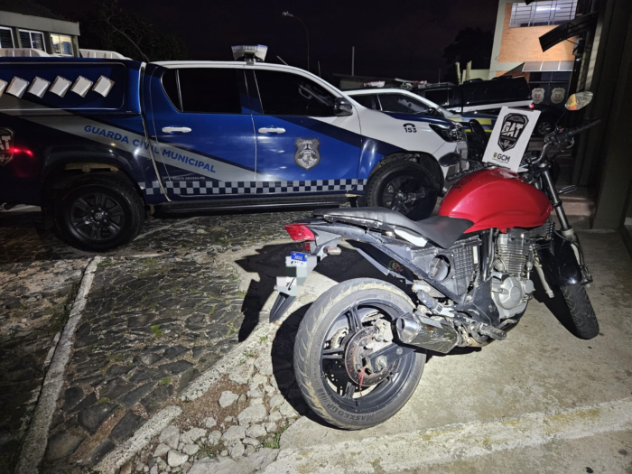 MOTOCICLISTA É PRESO NO CENTRO POR USAR PLACA ADULTERADA EM MOTOCICLETA