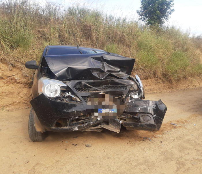 COLISÃO FRONTAL NA PR-487 DEIXA MOTORISTA FERIDO