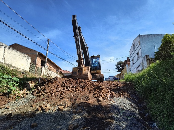 PREFEITURA INICIA OBRAS DE INFRAESTRUTURA NAS VILAS ELVIRA E 26 DE OUTUBRO