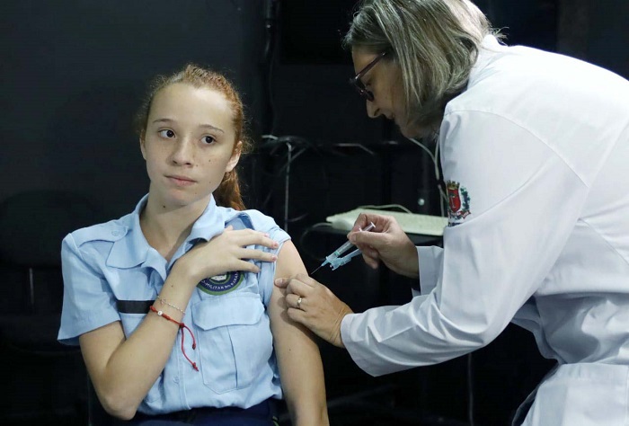 PARANÁ INICIA CAMPANHA DE VACINAÇÃO PARA IMUNIZAR 2,4 MILHÕES DE ALUNOS