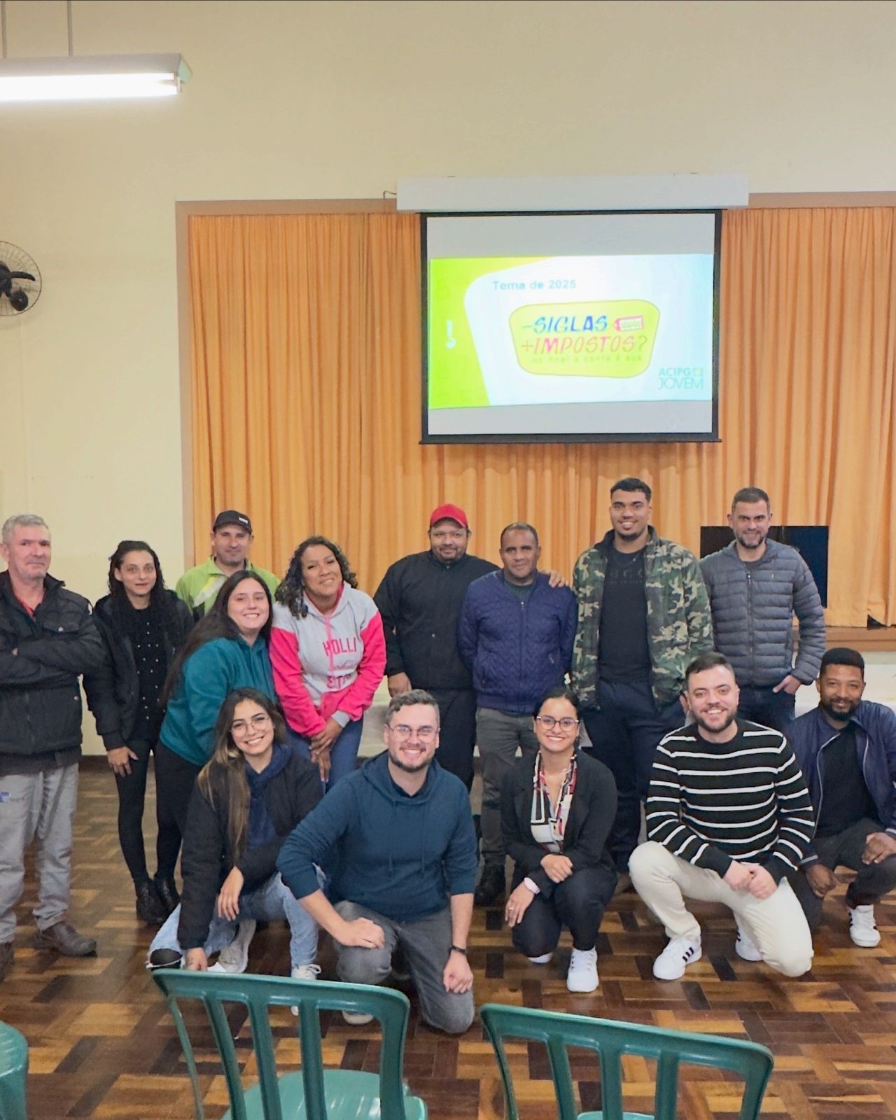COLÉGIOS PONTA-GROSSENSES RECEBEM A VISITA DA ACIPG JOVEM NO ‘FEIRÃO DO IMPOSTO’