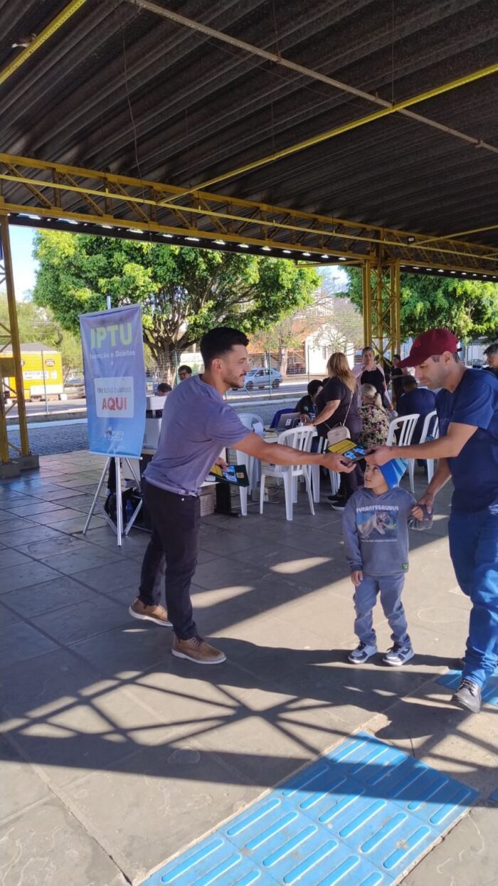 ‘FEIRÃO DO IMPOSTO’ PARTICIPA DE ACÃO NO TERMINAL CENTRAL SOBRE DÚVIDAS DO IPTU