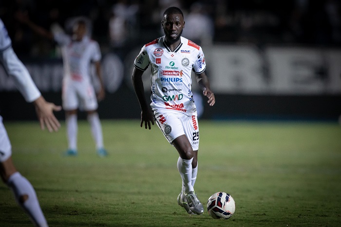 ALLANO DENUNCIA ‘FALAS RACISTAS’ DO MEIA MIGUELITO DURANTE O JOGO COM O AMÉRICA