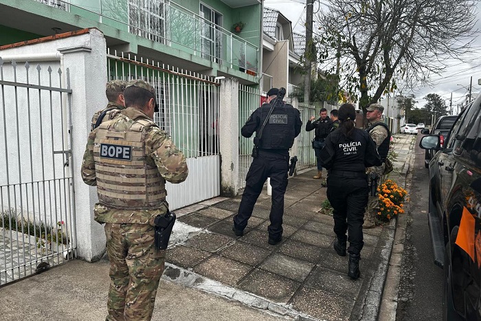 POLÍCIAS CIVIL E MILITAR BUSCAM ADVOGADO SUSPEITO DE ATENTADO A BOMBA EM CURITIBA