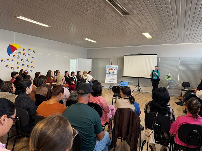FUNDAÇÃO DE ASSISTÊNCIA SOCIAL REALIZA CAPACITAÇÃO DAS FAMÍLIAS ACOLHEDORAS