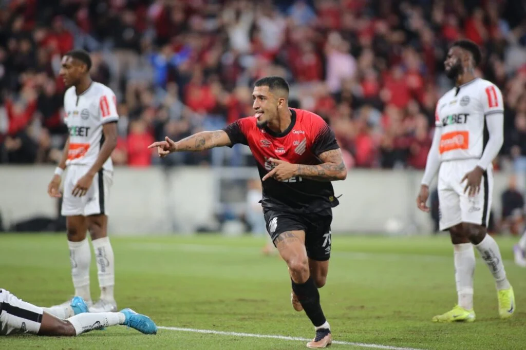 ODAIR HELLMANN ESTREIA NO ATHLETICO COM VITÓRIA ‘MAGRA’ NA ARENA: 1X0