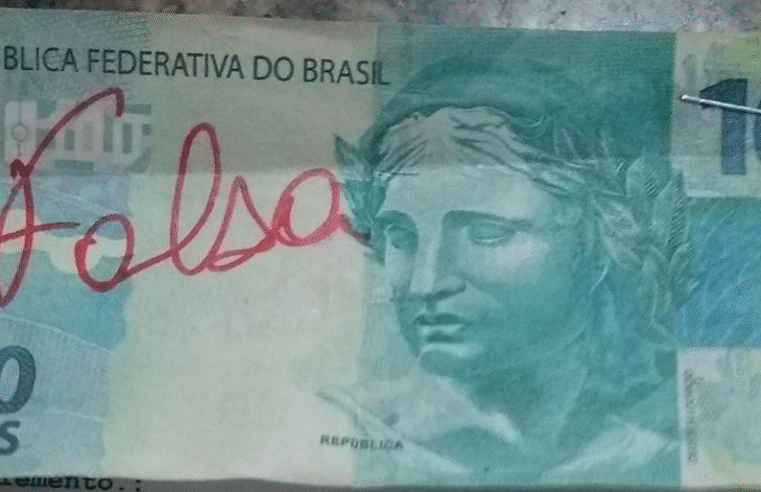 TENTOU PASSAR NOTA FALSA E ACABOU NA FEDERAL