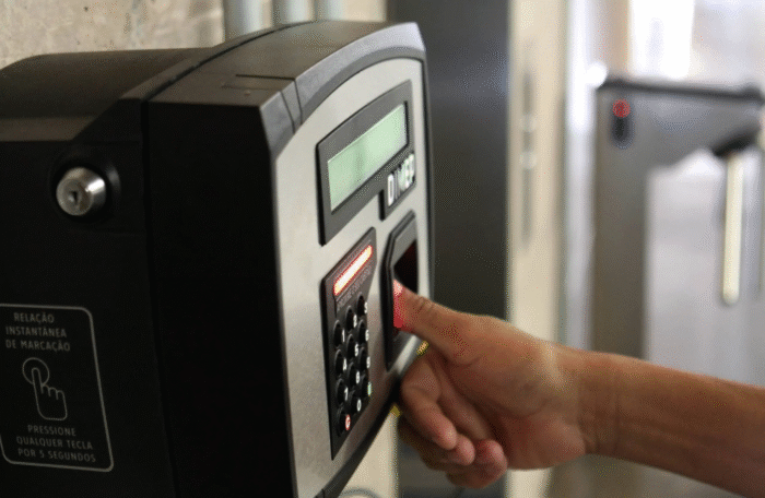 POLÍCIA CIVIL INDICIA TRÊS EX-SERVIDORES POR FRAUDE EM SISTEMA DE PONTO ELETRÔNICO