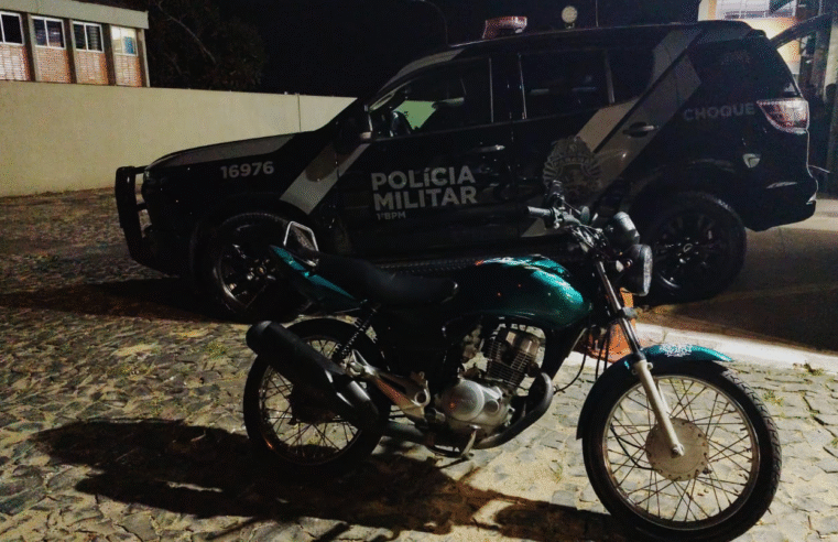 HOMEM É DETIDO PELA PM APÓS FUGA E DIREÇÃO PERIGOSA COM MOTOCICLETA ADULTERADA